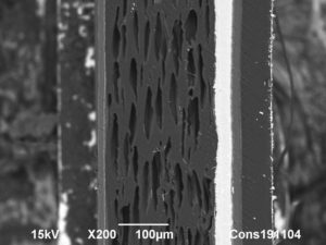 Backscattered Electron SEM image of a multilayered foil, containing an Aluminium sheet. 100 µm. Photo by Jaap Nijsse, Consistence Microstructure Research Laboratory.
