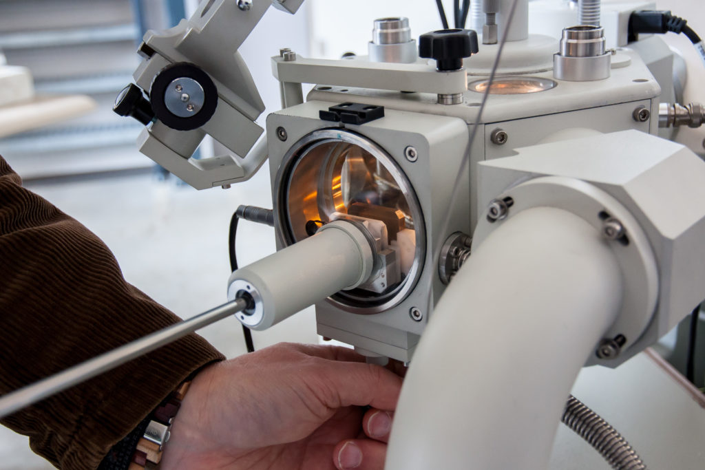 Cryo-scanning electron microscopy (cryo-SEM) at Consistence Microstructure Research Laboratory