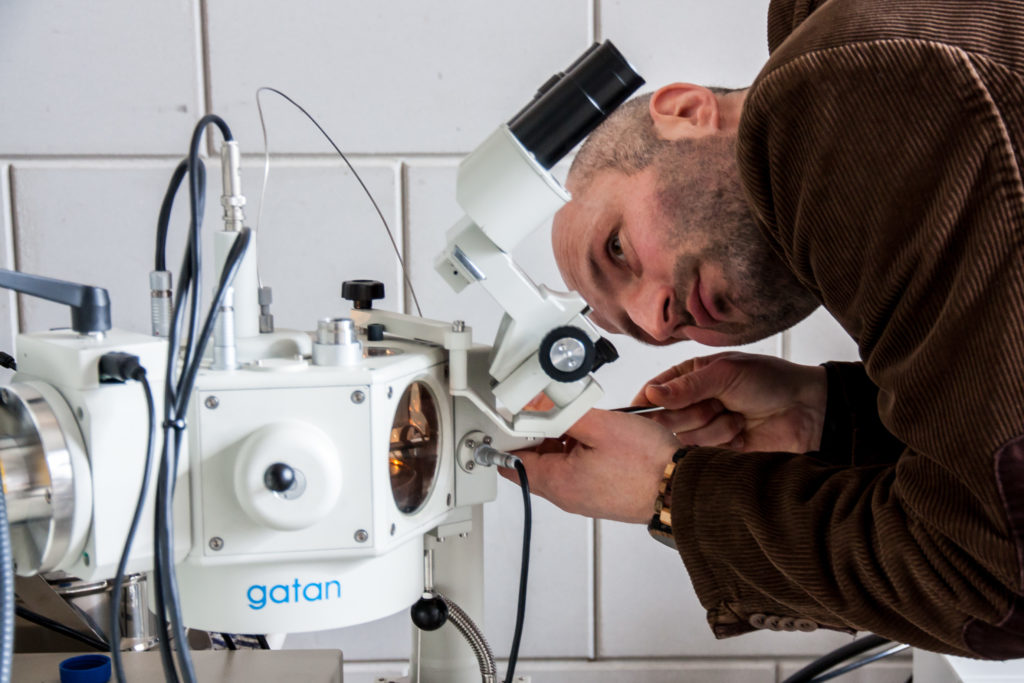 Cryo-scanning electron microscopy at Consistence Microstructure Research Laboratory. cryo-SEM